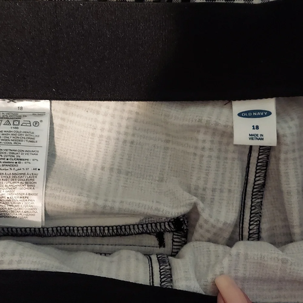 🛑🛑 SOLD SOLD SOLD 🛑🛑  Gap & 3 pairs of navy pants - Picture 4 of 7